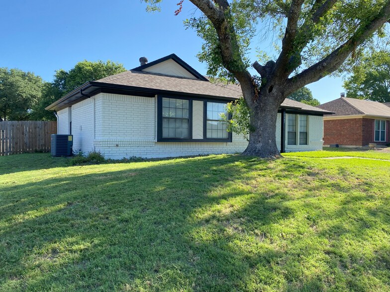Building Photo - 1307 Edelweiss Dr