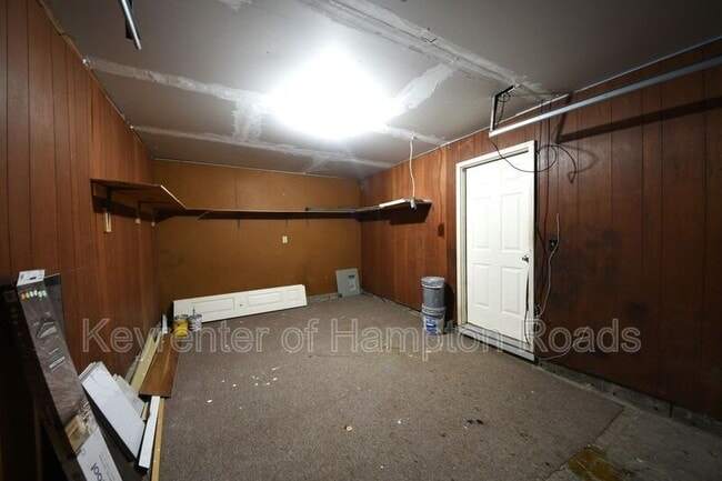Building Photo - 192 S Hall Way