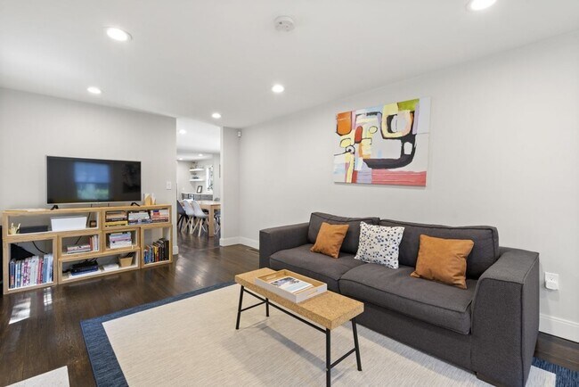 Building Photo - 265 Jackson St