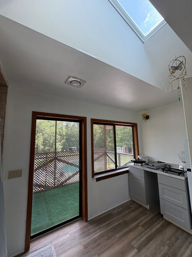Building Photo - Large studio apartment with use of pool!