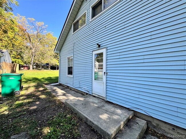 Building Photo - 834 E Cross St