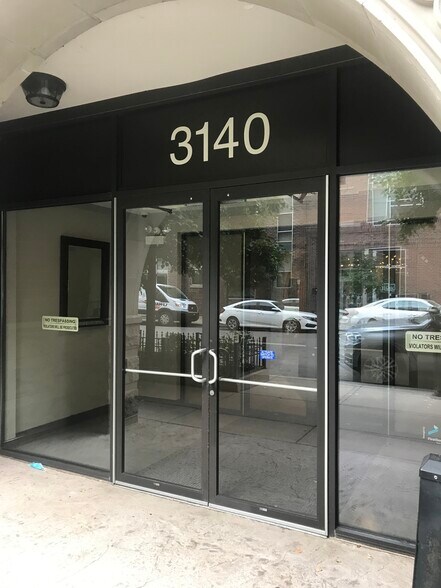Building Photo - 3140 N Sheffield Ave