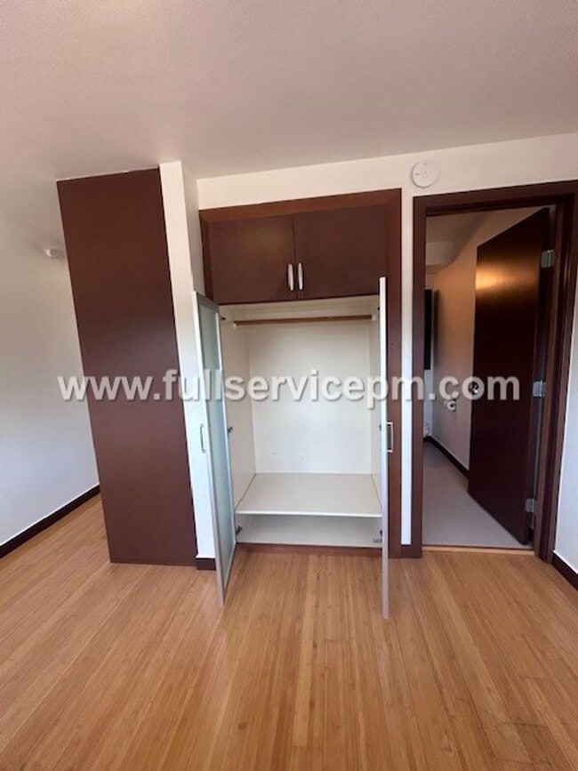 Building Photo - Alki Beach Living! Comfy 1 BD! Puget Sound Views! Super Sunsets!