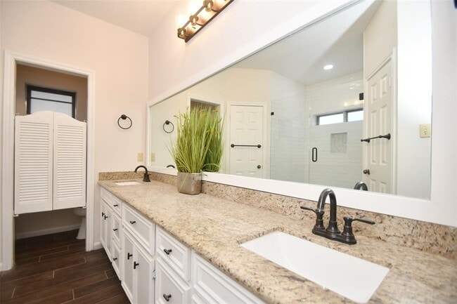 Building Photo - 7614 Club Lake Dr