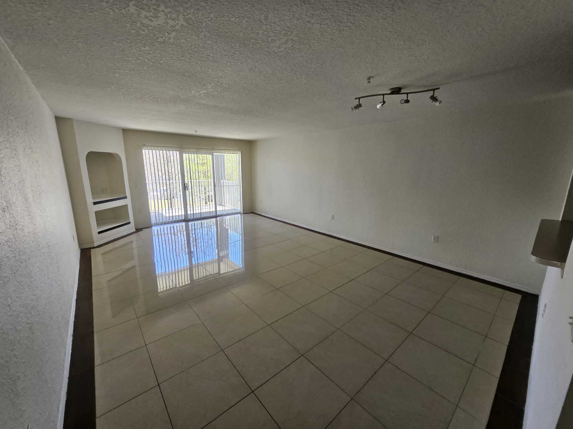Building Photo - 14036 Fairway Island Dr