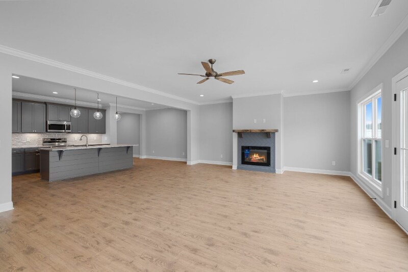 Building Photo - 1909 Gracie Bug Lp