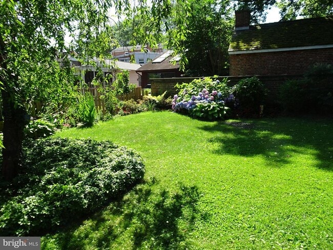 Building Photo - 411 Delaware St