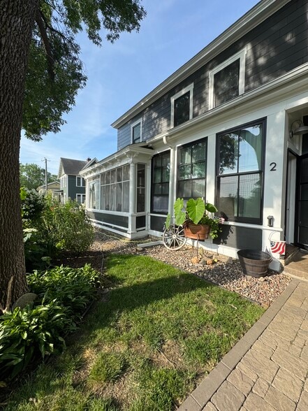 Building Photo - 204 Cherry St W