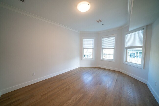 Building Photo - 37 Calumet St