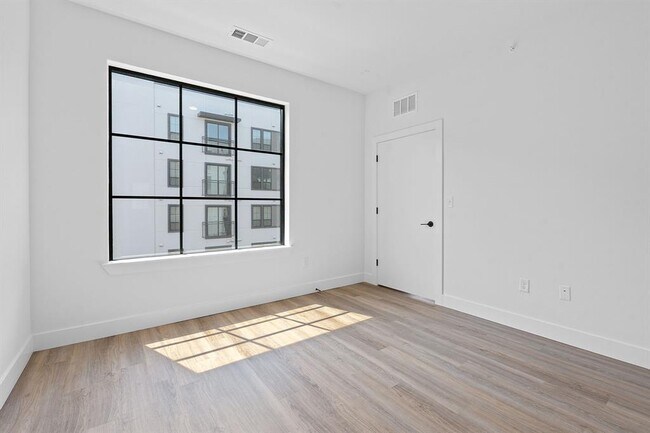 Building Photo - 4315 S Congress Ave