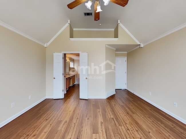 Building Photo - 9997 Woodland Grove Dr