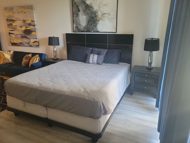 Building Photo - Stunning studio in Lake Las Vegas