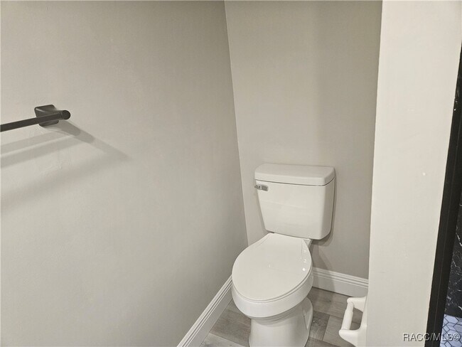 Building Photo - 2320 N Hendry Point