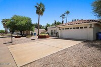 Building Photo - 3915 E Larkspur Dr