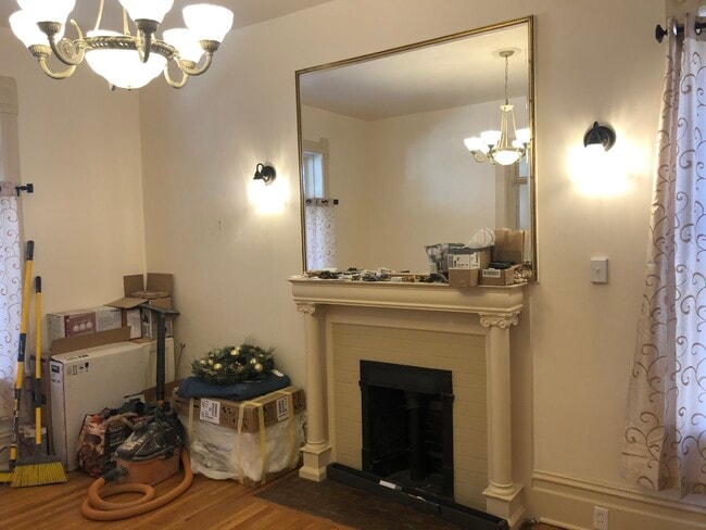 Building Photo - 214 N Canyon Rd