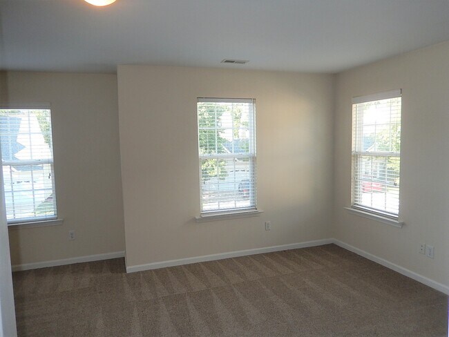 Building Photo - 10651 Edmundson Ave
