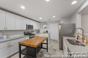 Building Photo - 11850 Burnet St