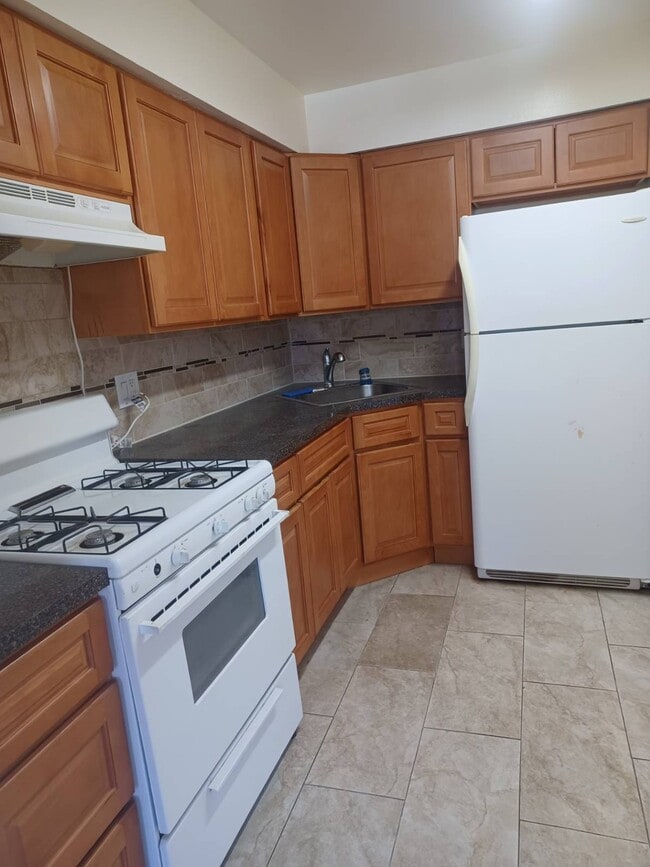 Building Photo - 156-50-156-78 78th St