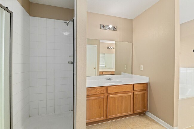 Building Photo - 16126 Taloncrest Dr