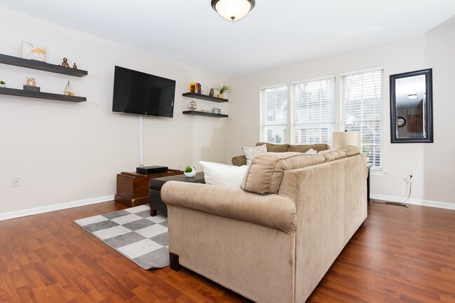 Building Photo - 707 Lions Gate Ln