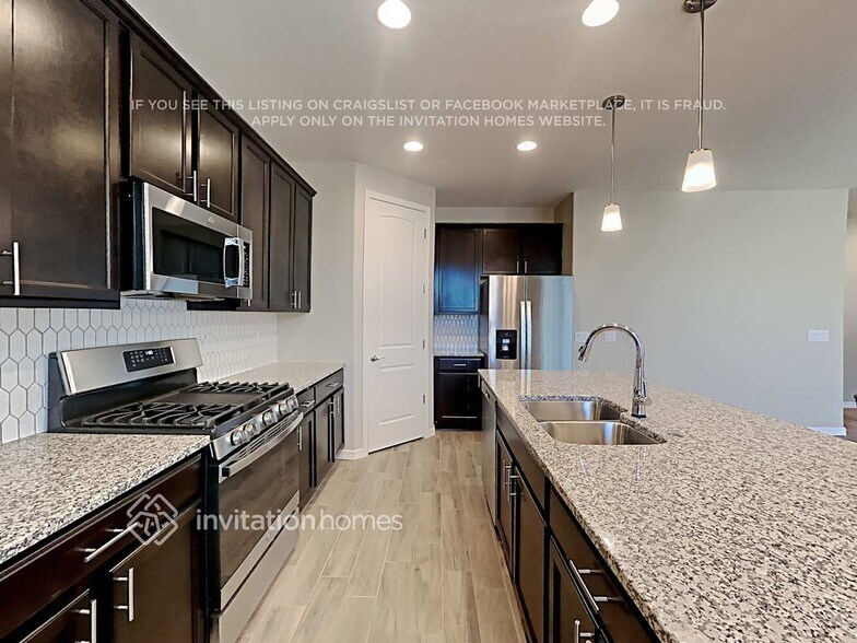 Building Photo - 2109 N 209th Ln