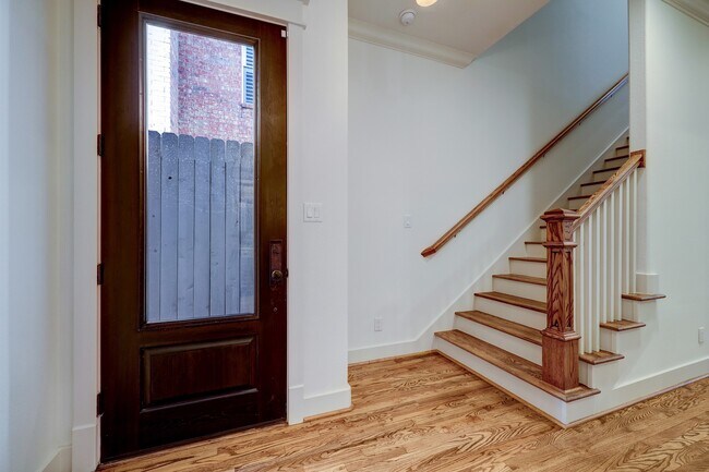 Building Photo - 2409 Morse St