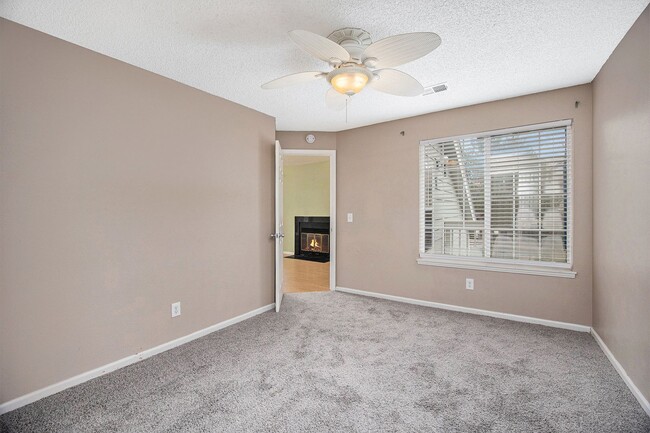 Building Photo - Great 2 Bedroom 1 Bathroom in Aurora!
