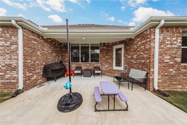 Building Photo - 5803 W Poison Springs Dr
