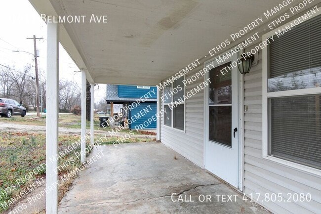 Building Photo - 1611 W Belmont St