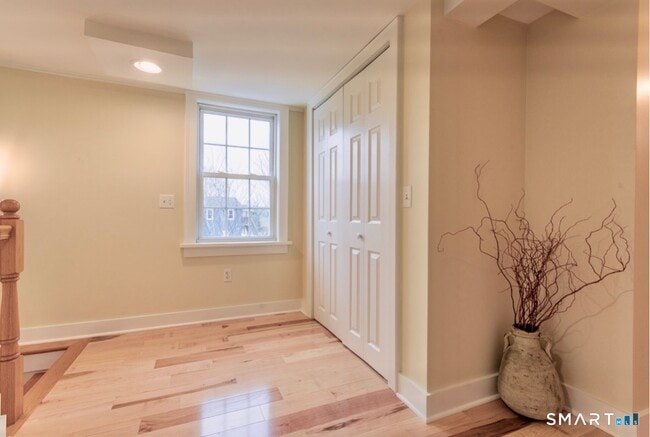 Building Photo - 33 Main St