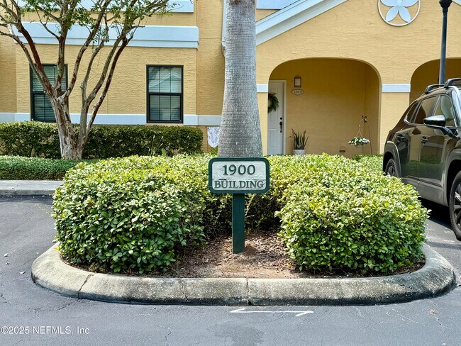 Building Photo - 1911 Vista Cove Rd