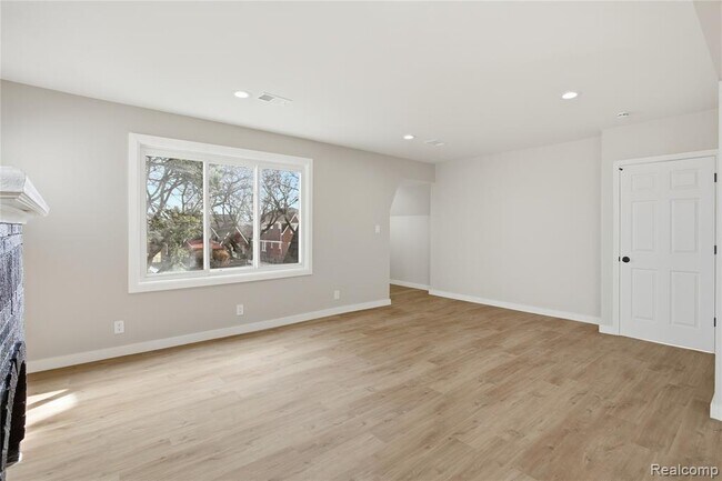 Building Photo - 14615 Winthrop St