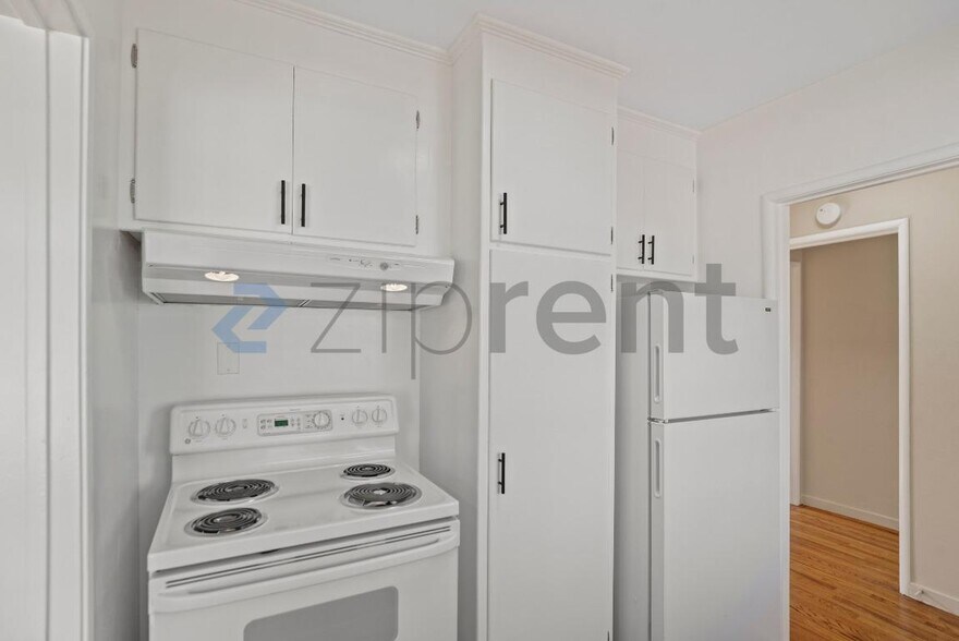 Building Photo - 2033 High St