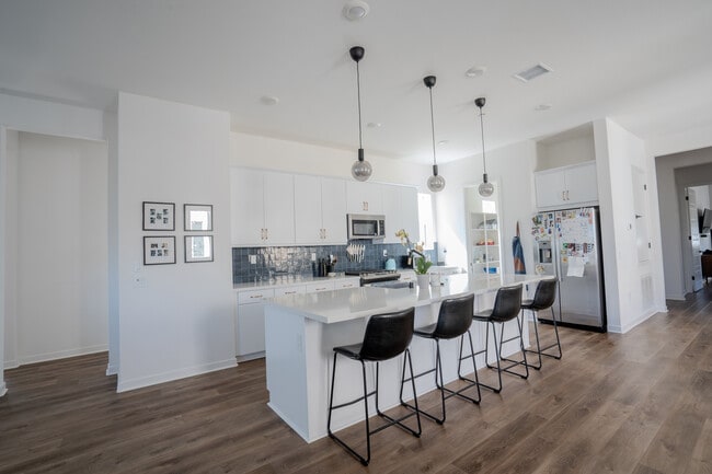 Kitchen - 26939 Goldfinch Ln