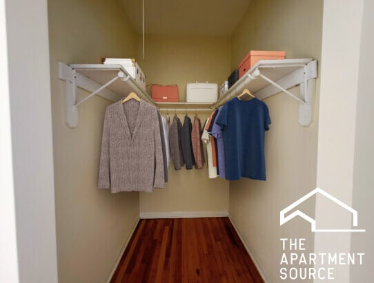 Building Photo - 849 W Cornelia Ave