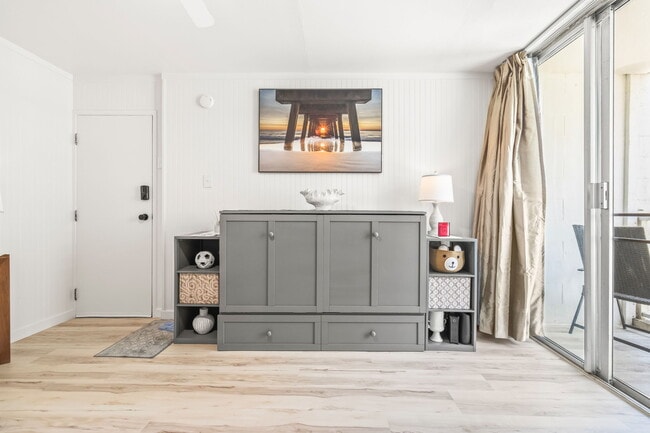 Building Photo - 2509 Ala Wai Blvd