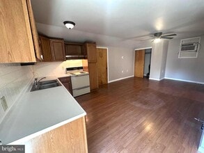 Building Photo - 1032 N 7th St