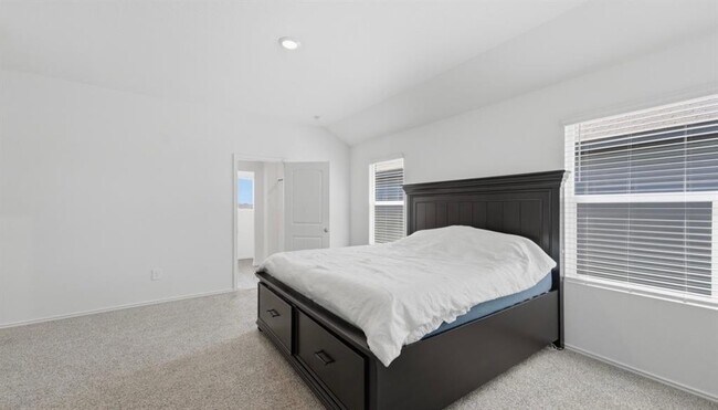 Building Photo - 293 Ebbsfleet Dr
