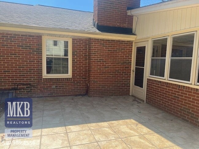 Building Photo - 4bd/3bth SW County Home