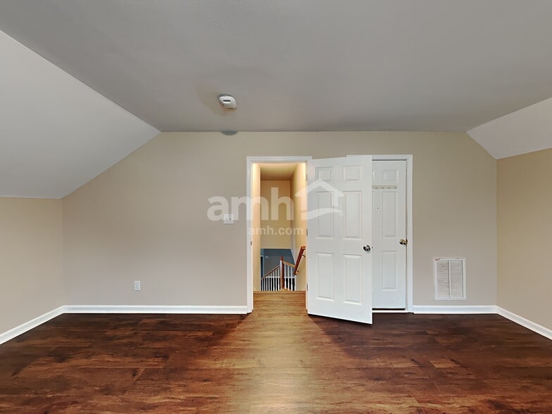 Building Photo - 5702 Myakka Ct