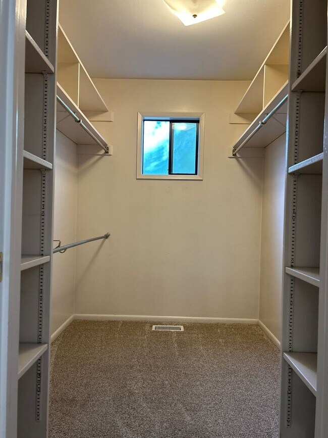 Building Photo - Houk Duplex