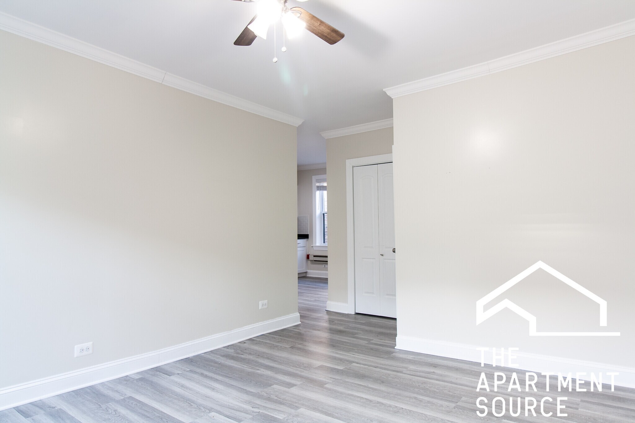 Building Photo - 837.5 W Cornelia Ave