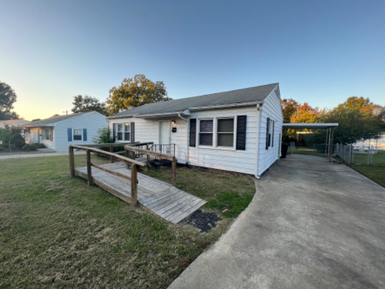 Building Photo - 2132 Martin St