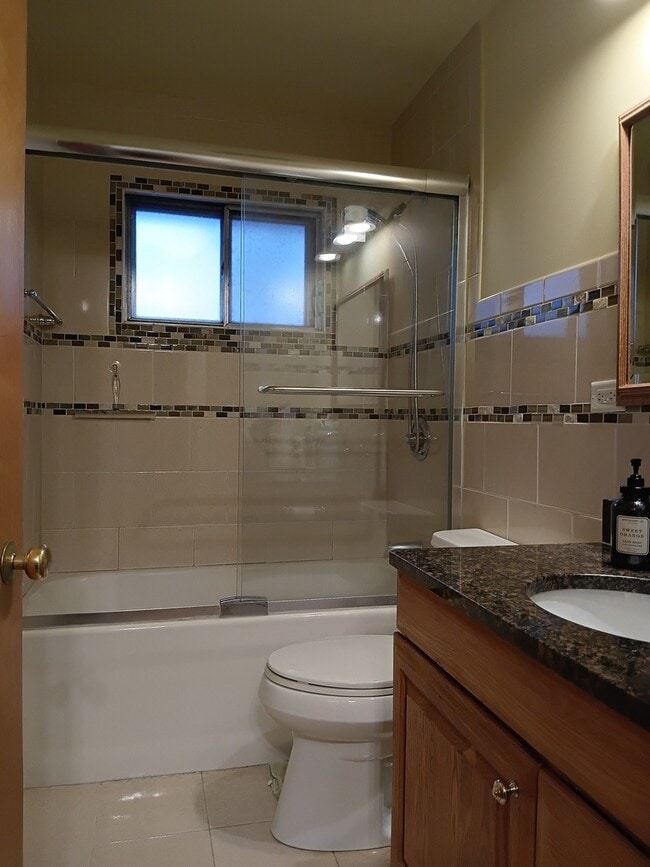 Building Photo - 226 Fernwood Ln