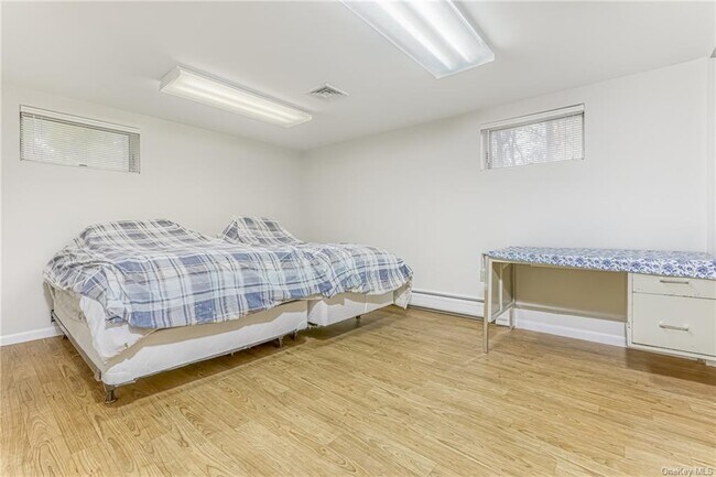 Building Photo - 9 Cloverdale Ln