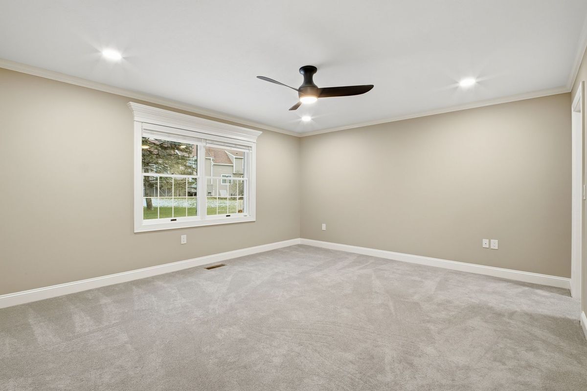 Building Photo - 193 The Meadows