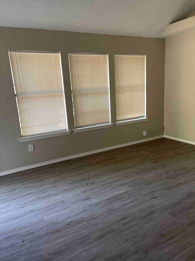 Building Photo - Duplex in Ft Worth