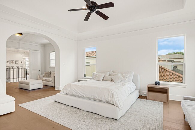 Building Photo - 2706 Tudor Manor