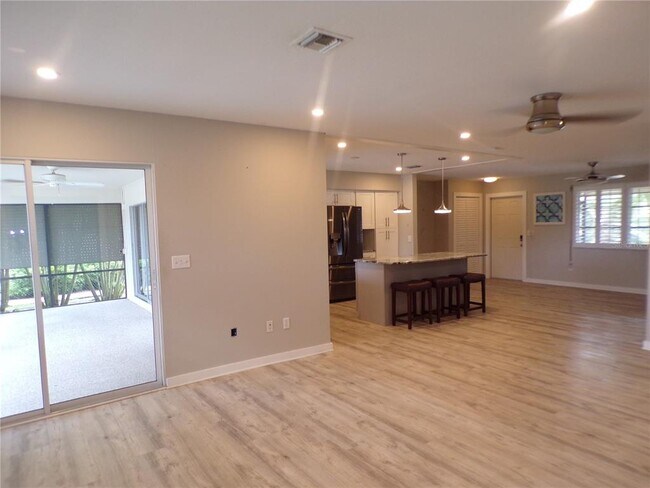 Building Photo - 2310 Palm Tree Dr