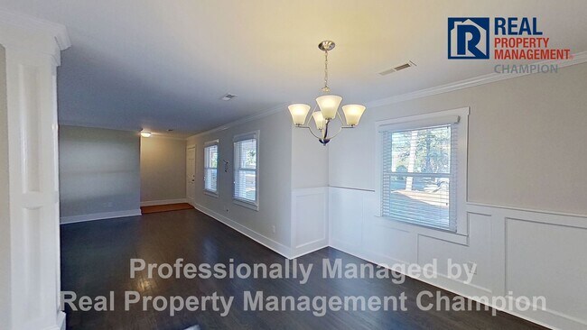 Building Photo - Updated 3 BD/2BA Home w/Spacious Rooms and...